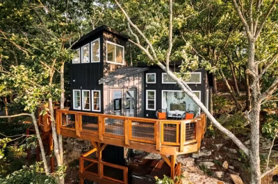 Breathtaking Tree House with Jacuzzi