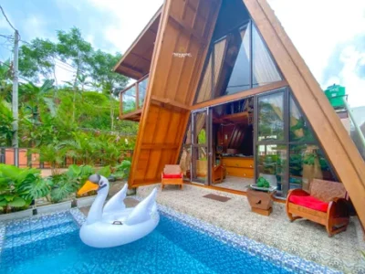 Driftwood Luxury Cabin by Nginapsini