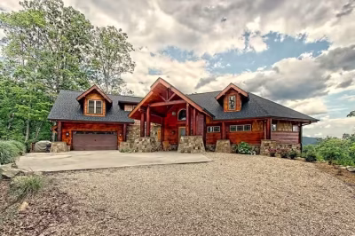 Luxury Cabin with Hot Tub near Lake Burton