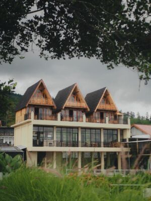 Pojok Kahyangan Homestay and Cabin Family Stay with Mountain Balcony